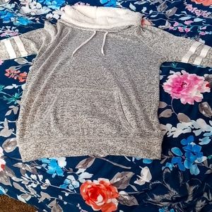 The size is medium (14-16) and the color is grey with black and white